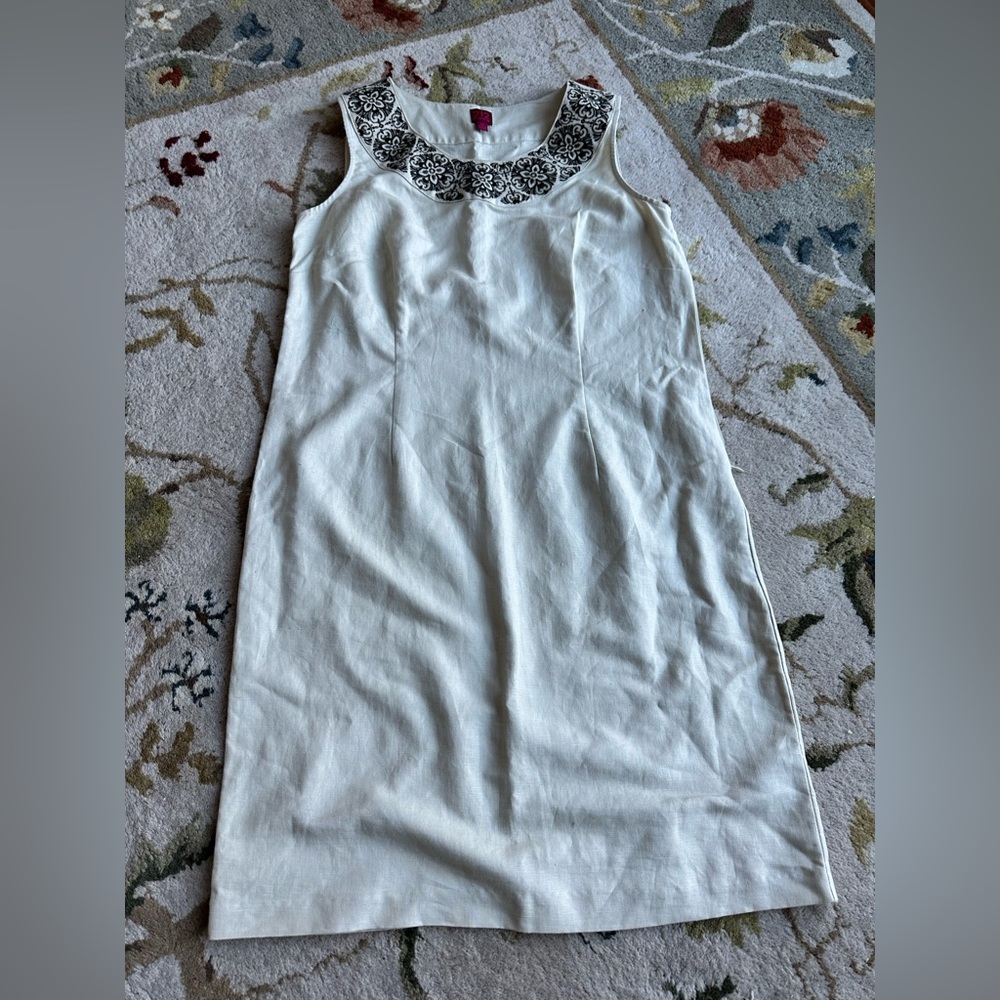 212 Collection White Dress with Black Lace Accent Size 10